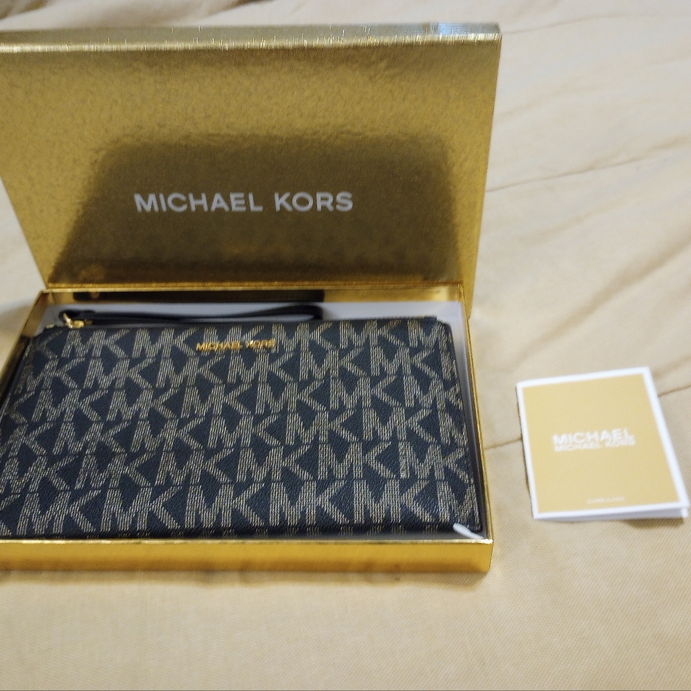 Michael Kors Wristlet